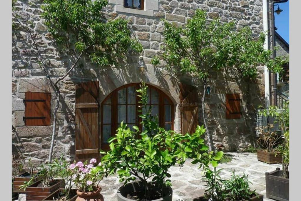 La Grange De Salvaneix Gite Pour 15 Personnes 7 Chambres Avec 6 Sdb-6Wc Sarran Экстерьер фото